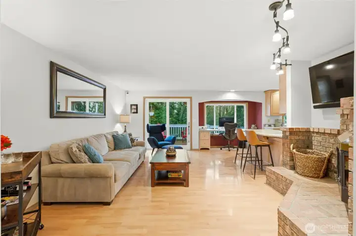 Main lvl - Living rm + Kitchen + Deck