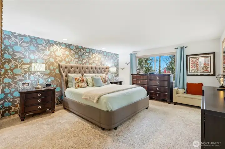 Primary Bd + ensuite 5-piece bathroom