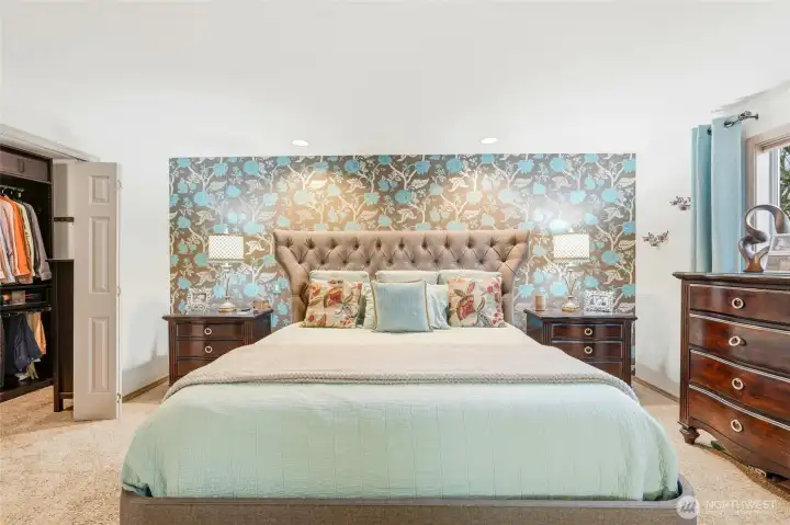 Primary Bd + ensuite 5-piece bathroom