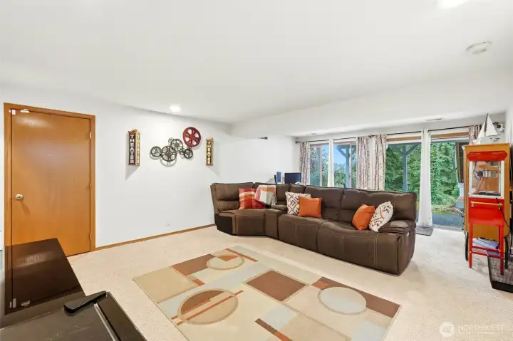 Lower Lvl - Versatility w/ 2nd family/flex rm