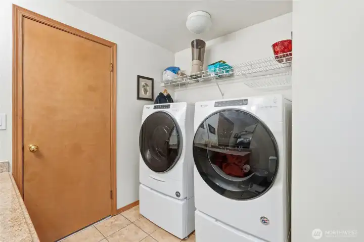 Lower Lvl - Laundry rm