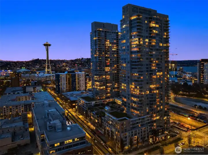 Incredible location, sweeping views, and world-class amenities make Insignia one of Seattle’s most sought-after luxury high-rises!