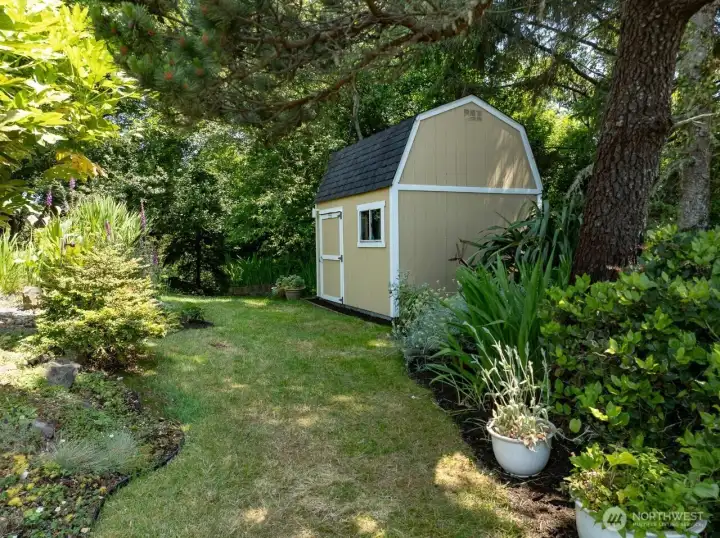 1/2-acre lot. South side with insulated shed with loft and electric heating and lights.