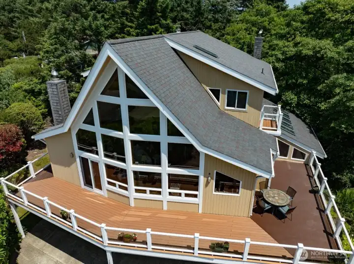 All this home needs is you. Welcome to your beach oasis.