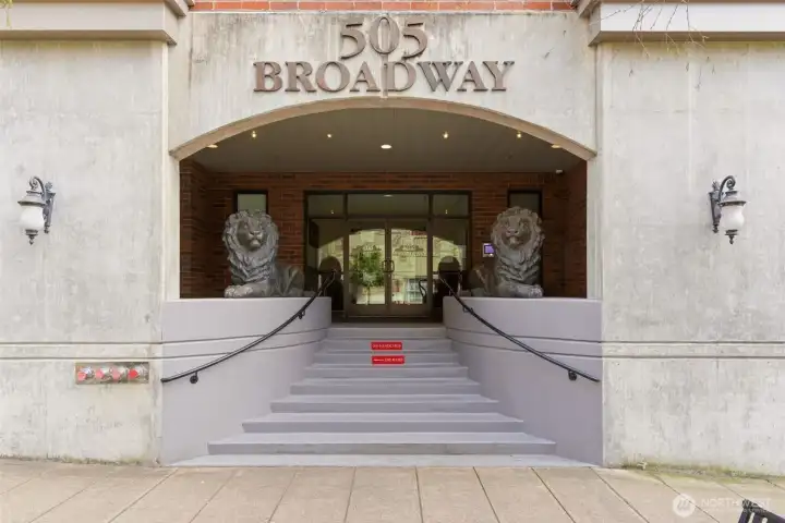 smanship, elevated amenities, and refined living spaces come together to define luxury in Tacoma’s coveted Down town District. This beautifully maintained residence showcases a spacious, well-designed floor plan featuring a generous primary bedroom, versatile den, and an open-concept living and dining area ideal for both everyday living and entertaining. High ceilings, rich hardwood flooring, and elegant architectural details create a warm yet sophisticated ambiance, while the inviting living room centers around a cozy gas fireplace. The kitchen is thoughtfully appointed with slab granite countertops, stainless steel appliances, New Double oven, a wine fridge, and under-mount lighting. Residents of 505 Broadway enjoy an impressive collection of amenities including a stunning Sky Lounge with views of Commencement Bay and Mt. Rainier, a fitness center, hobby/game room, secure parking, and additional storage.