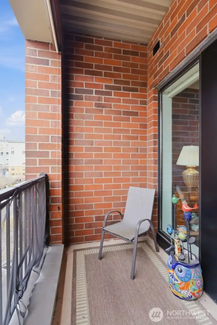 Outside patio for the nice nights and BBQ with the Gas grill or sip on a drink.