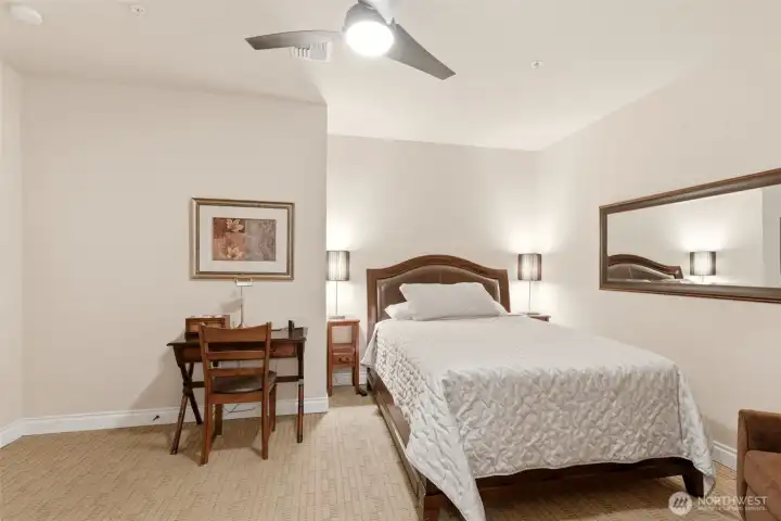 The amazing one bed one full bath for your guest that visit.  This is a first come first to use for up to 6 night for a low cost.