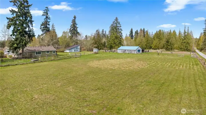 Level open field with strong usability—ideal for horses, gardening, or future expansion opportunities.