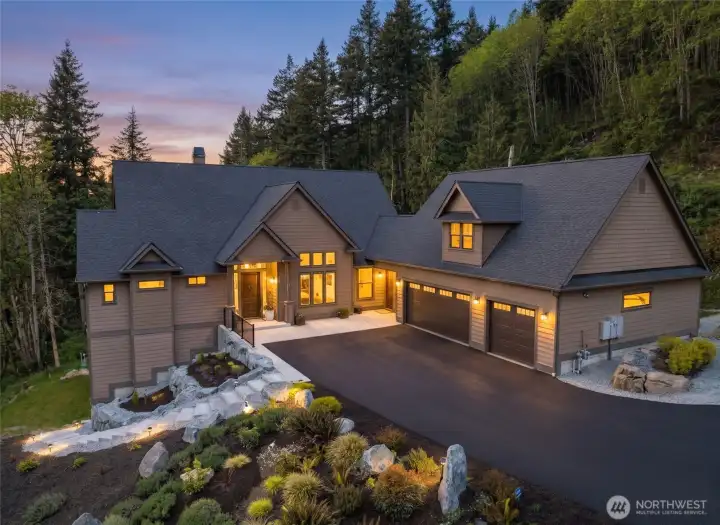 True Luxury Custom Estate built in the trees but close to I-5 True Luxury Custom Estate built in the trees but close to I-5