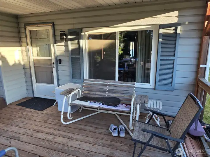 Deck/front porch