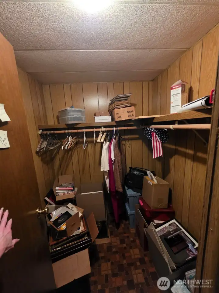 Walk-in closet, bedroom 3