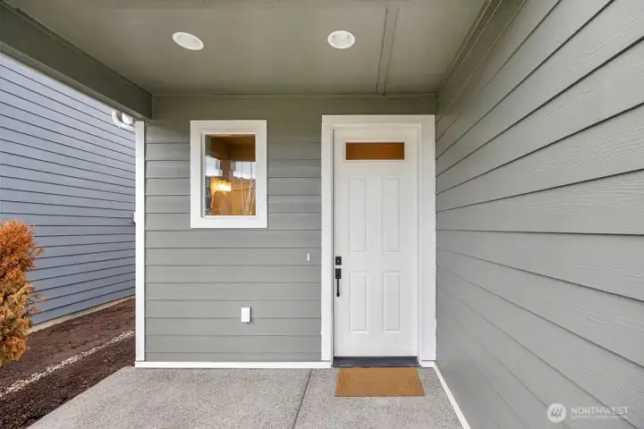 Photographs are for illustrative purposes only. Features, finishes, interior/exterior colors, landscaping and floorplan shown may vary from actual homes built