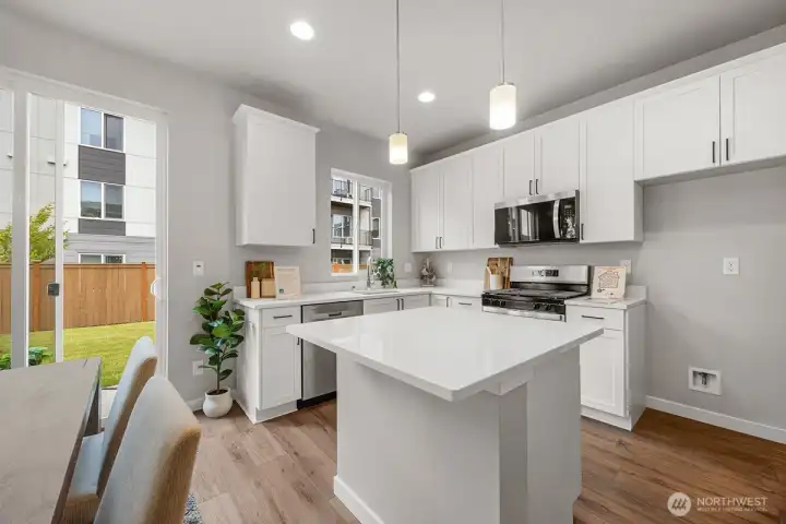 Photographs are for illustrative purposes only. Features, finishes, interior/exterior colors, landscaping and floorplan shown may vary from actual homes built