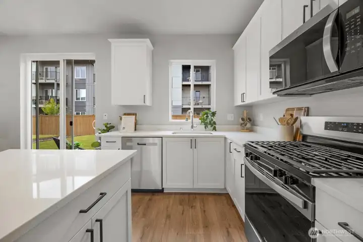 Photographs are for illustrative purposes only. Features, finishes, interior/exterior colors, landscaping and floorplan shown may vary from actual homes built