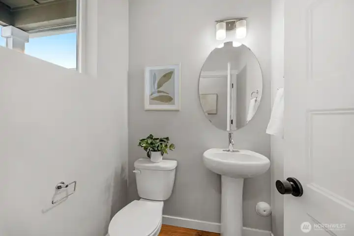Photographs are for illustrative purposes only. Features, finishes, interior/exterior colors, landscaping and floorplan shown may vary from actual homes built