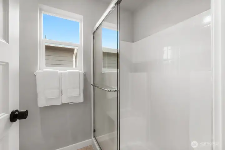 Photographs are for illustrative purposes only. Features, finishes, interior/exterior colors, landscaping and floorplan shown may vary from actual homes built