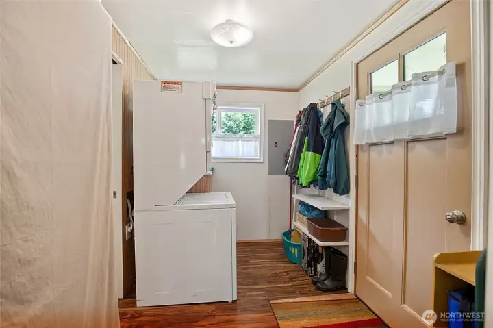 Full Laundry + Mud Room Full Laundry + Mud Room