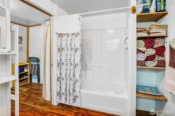 Tub/Shower Combo Tub/Shower Combo