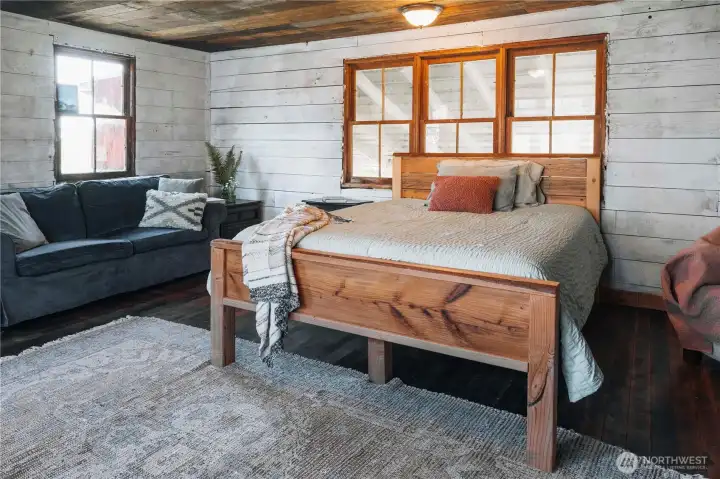 Backyard cabin (no bathroom)