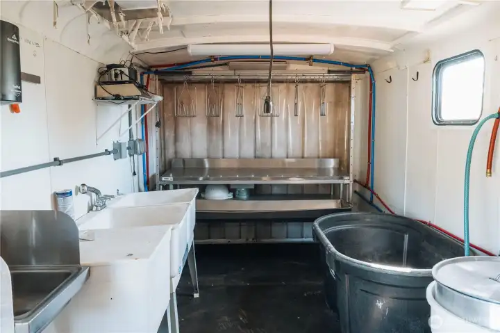 Slaughter processing unit