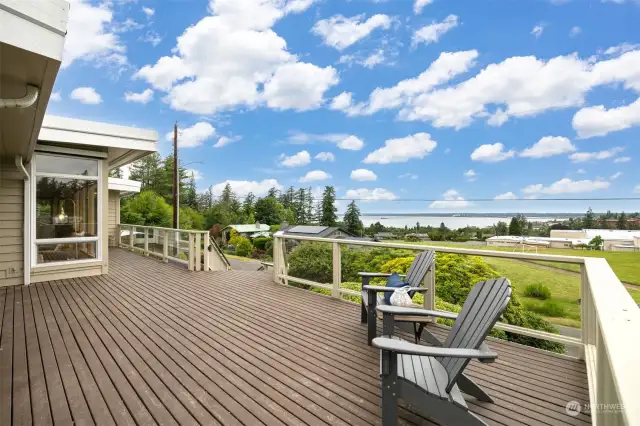 This expansive deck is perfect for taking in all the views and relaxing while watching the ever-changing world beyond!