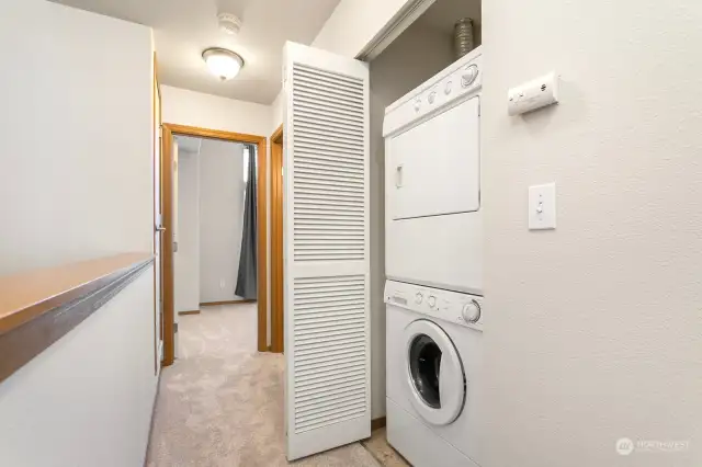 Stackable washer / dryer stay with unit.