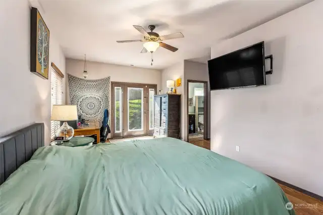 Primary suite