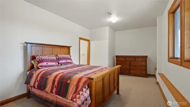 Down stairs bedroom w/en suite bath