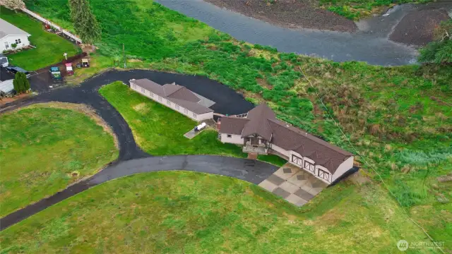 Mountain, river and golf views.