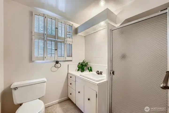 Three-quarter bath, upper level