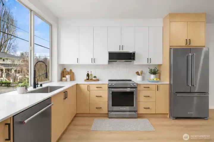 Virtual staging - fantastic kitchen flooded with natural light