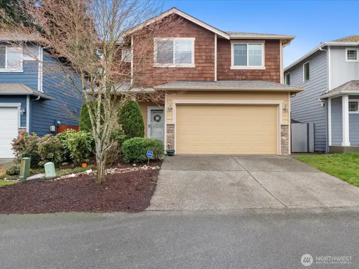 Charming and private, this beautifully maintained fully detached single-family two-story condo home tucked away at the end of a quiet street, fresh landscaping. Few minutes from mayor commuting arteries like I-5 and I-405. Few minutes from Paine Field/Boeing, shopping and dining.
