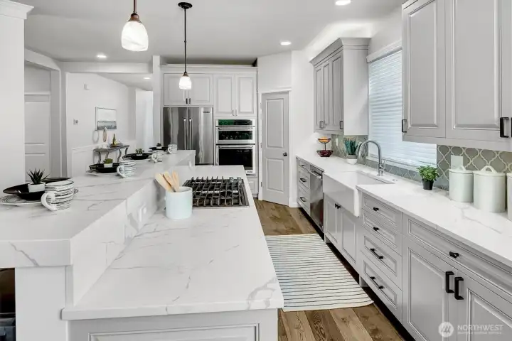 Updated Chefs Kitchen with walk in pantry