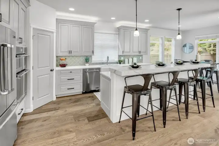 Eat in kitchen with seperate dining area or at breakfast bar