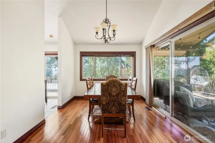 Elegant Dining Room W/Cherrywood Flooring
