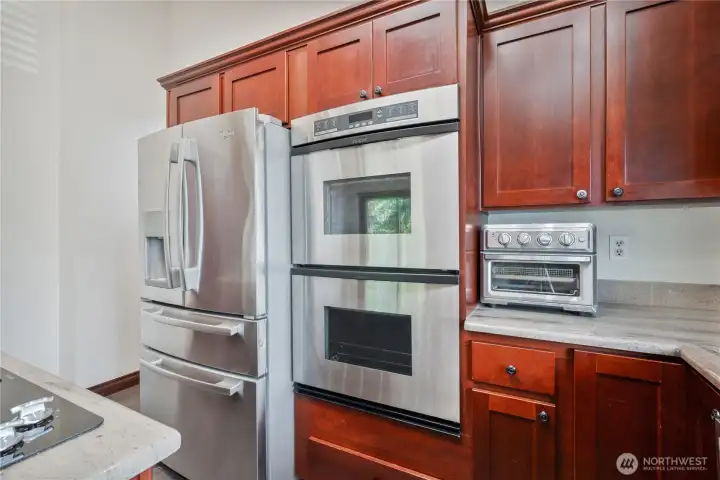 Kitchen w/SS Appliances Kitchen w/SS Appliances