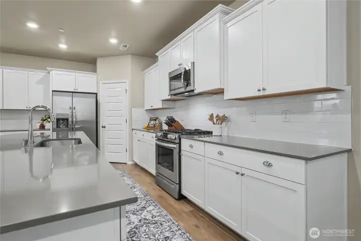 Another angle of the lovely kitchen.