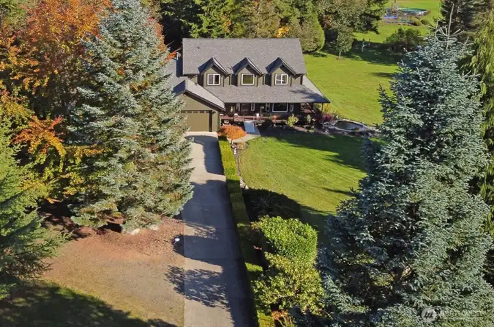 Aerial of driveway & approach