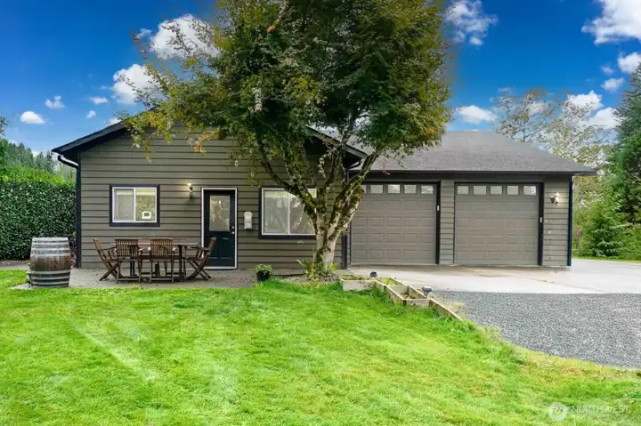 Detached 1,104 sq ft garage with 1,008 sq ft shop area with own driveway & separate power meter.