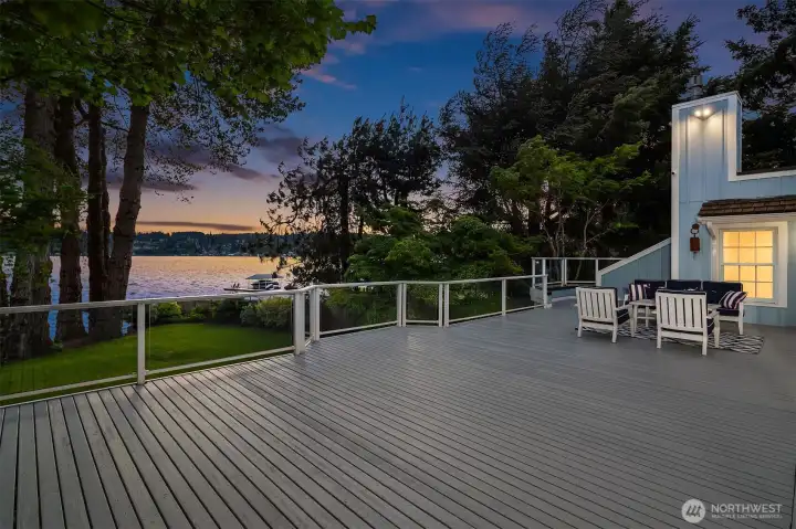 This deck is the perfect size for huge events.