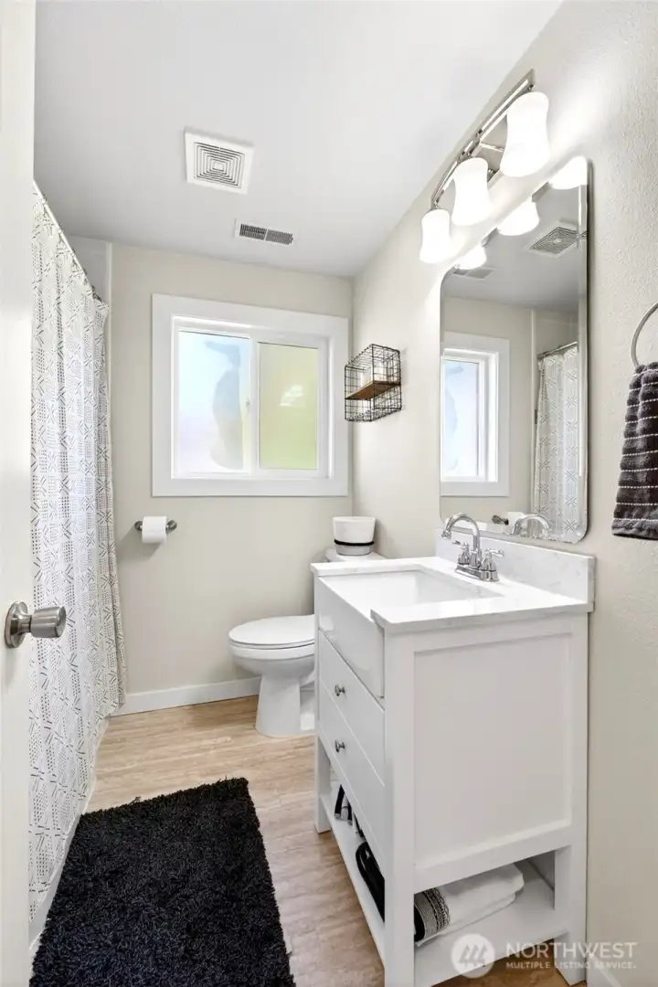 Full Bath in Hallway.