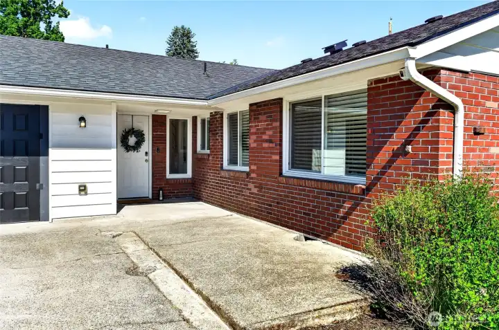 Welcoming side entry