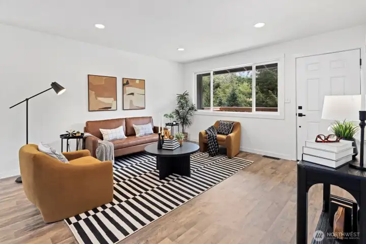 Main living space fully refreshed - new LVP throughout, fresh paint. Main living space fully refreshed - new LVP throughout, fresh paint.