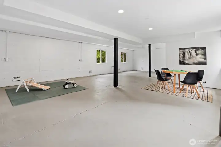 Large downstairs flex/rec space Large downstairs flex/rec space
