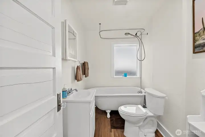 Main bathroom with clawfoot tub & shower Main bathroom with clawfoot tub & shower