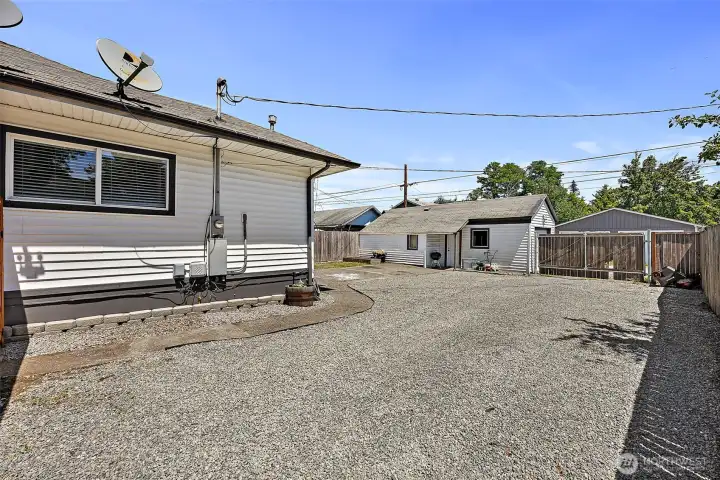 Side home/RV Parking Side home/RV Parking