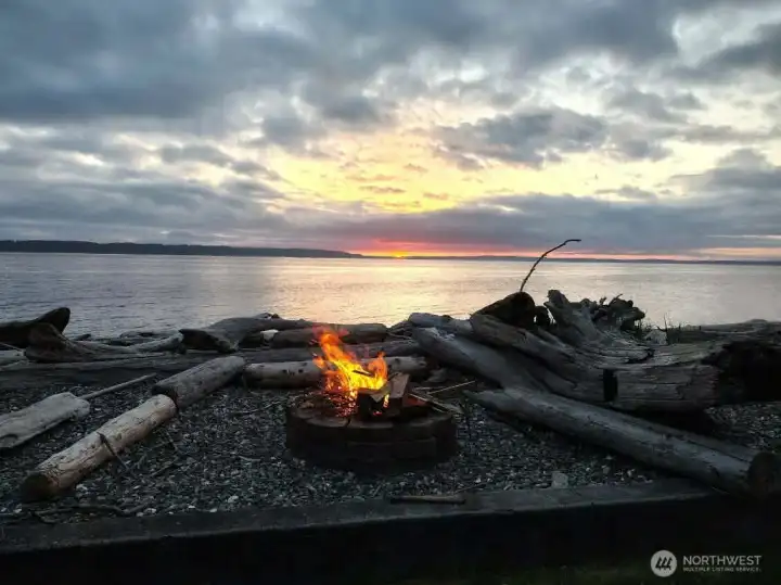 Welcome home to your no bank waterfront home!
