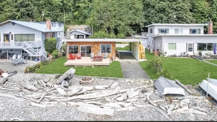 LEVEL BEACHFRONT