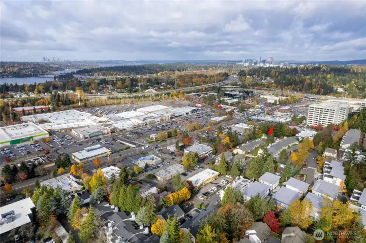 Easy access to I-405 and I-90, providing a quick commute—approximately 8 minutes to Downtown Bellevue and about 15 minutes to Downtown Seattle. Easy access to I-405 and I-90, providing a quick commute—approximately 8 minutes to Downtown Bellevue and about 15 minutes to Downtown Seattle.