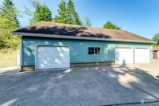 Detached 3/Car Garage